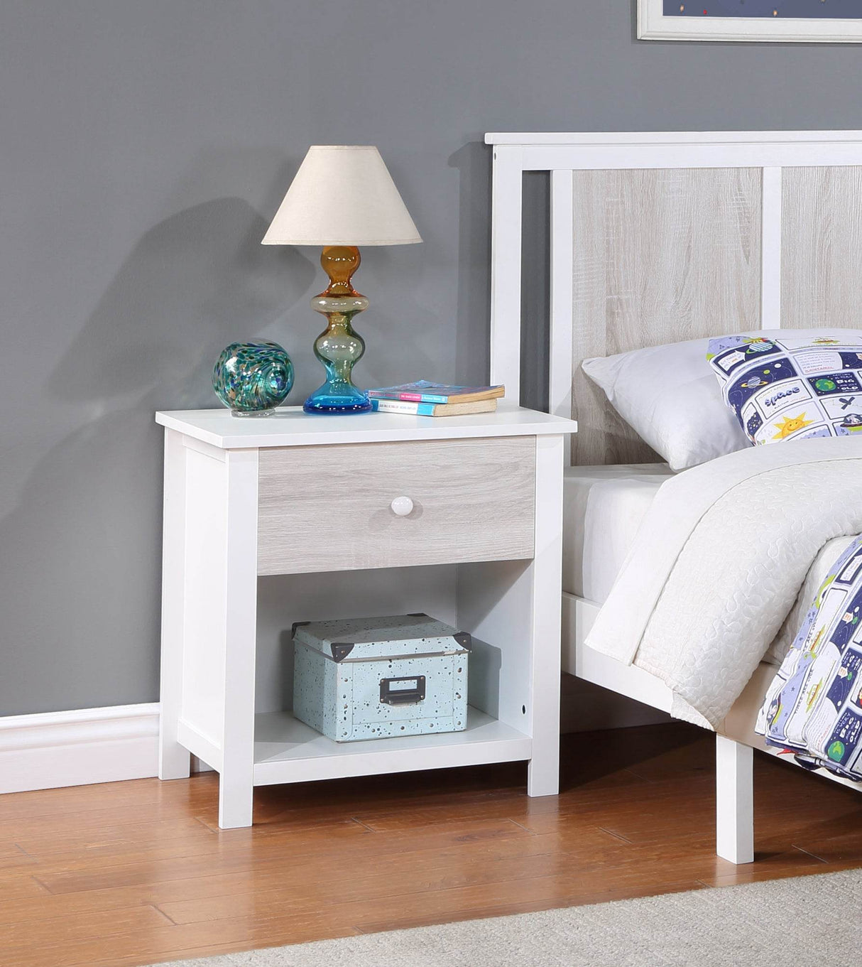 Solid Wood White Nightstand With Storage Drawer