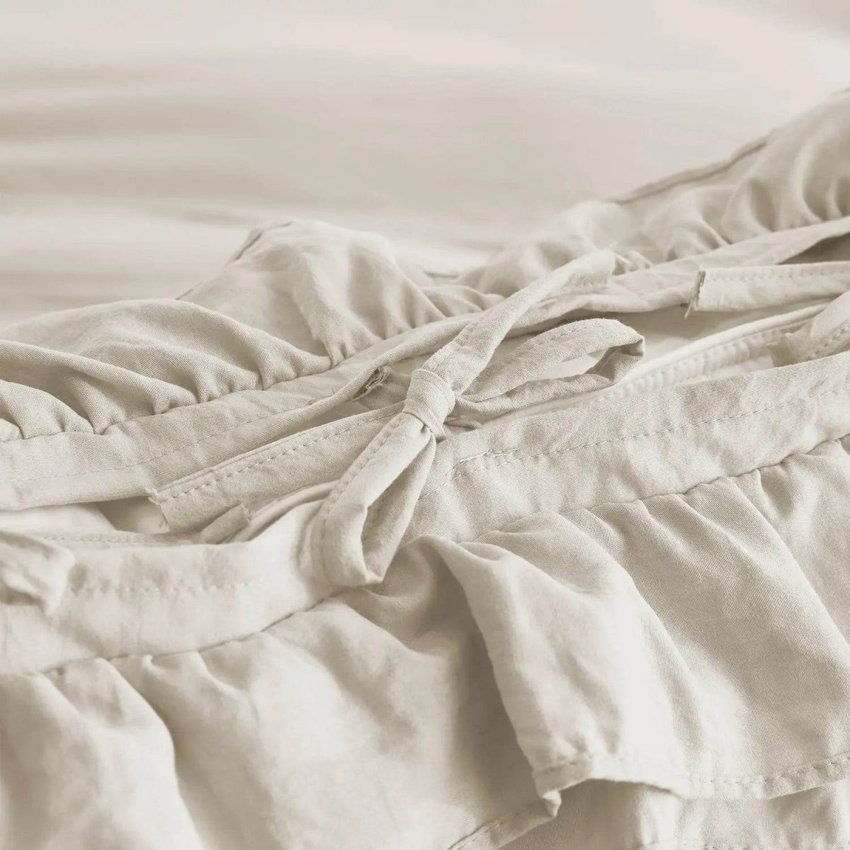 3 Piece Ruffled Duvet Cover Set Queen,Farmhouse Ruffle Comforter Set,Cozy Bedding Set - 1 Ruffle Comforter and 2 Pillowcases - Sleep Galleria