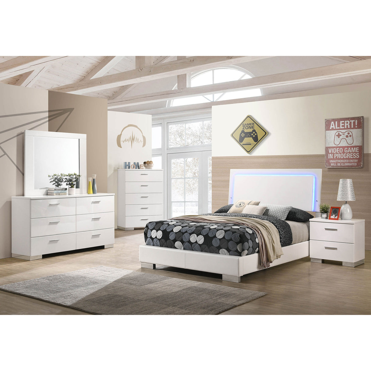 Full Contemporary White High Gloss 5-Piece Bedroom Set