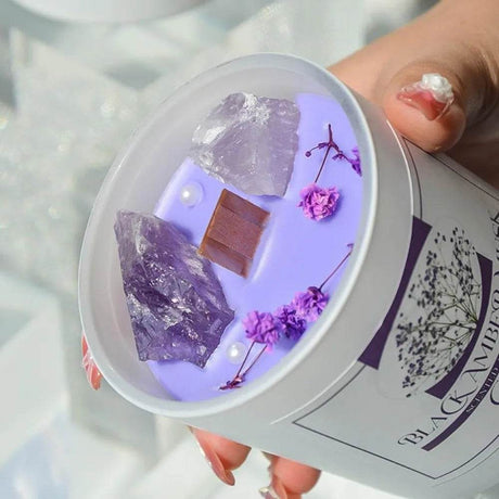 Amber Scented Soy Wax Candle With Healing Crystals - Omega Lifestyles