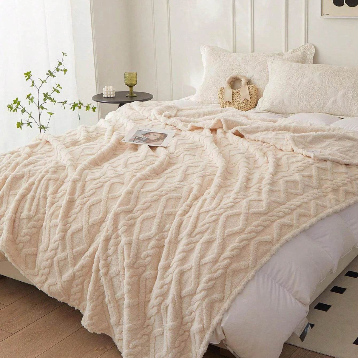 Lightweight Portable Coral Fleece Woven Blanket - Sleep Galleria